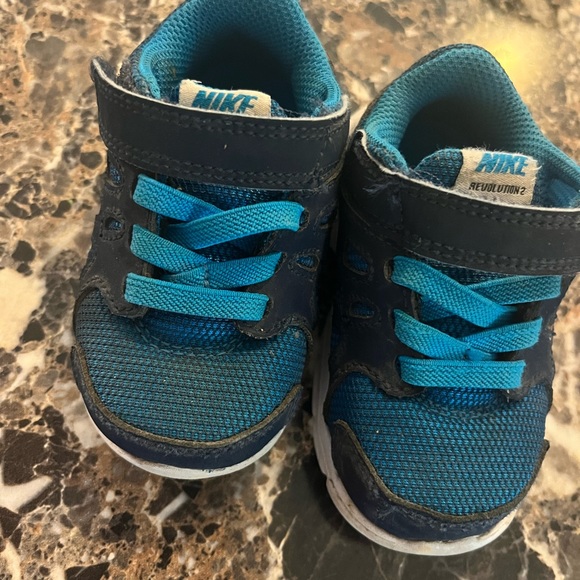 Nike Revolution 2 🌟 - Picture 5 of 6